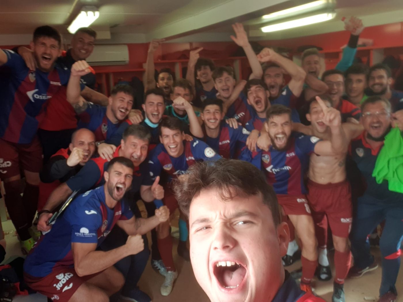Selfie de vestuario tras una victoria