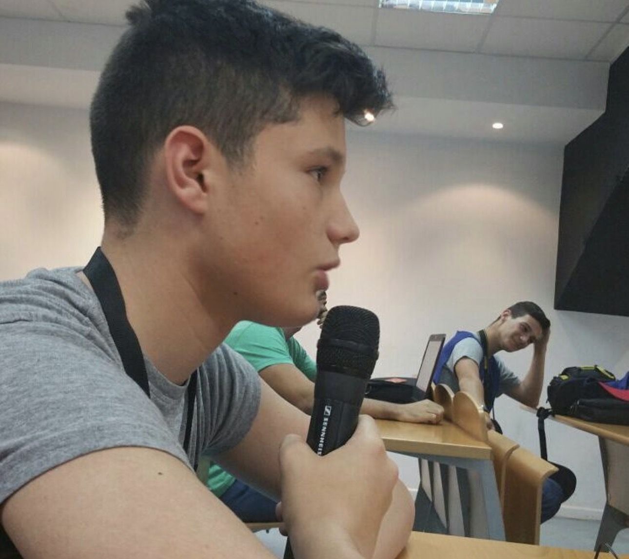 Preguntando en sala de prensa