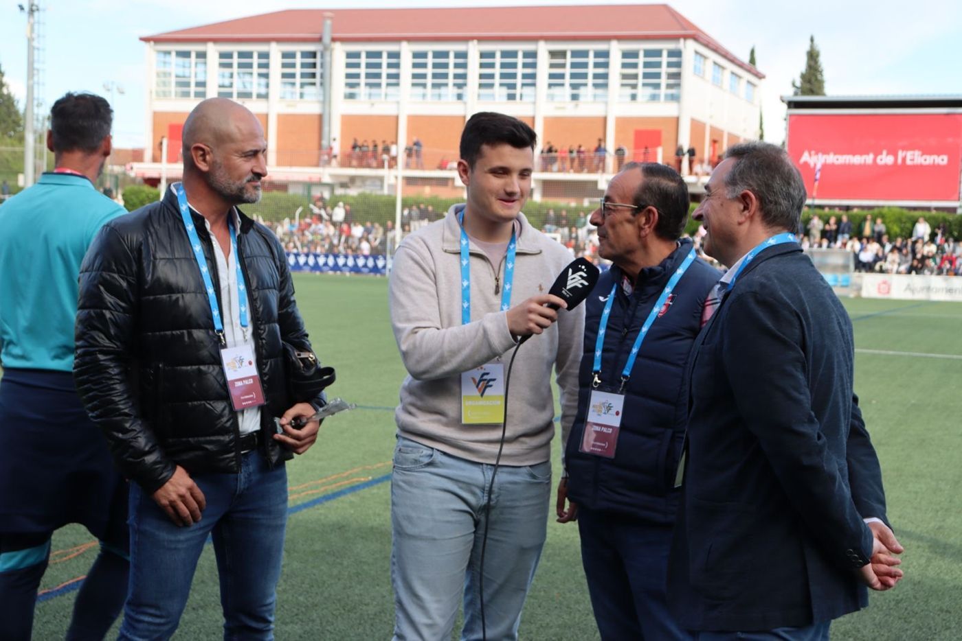 Entrevistas en zona de palco para la FFCV