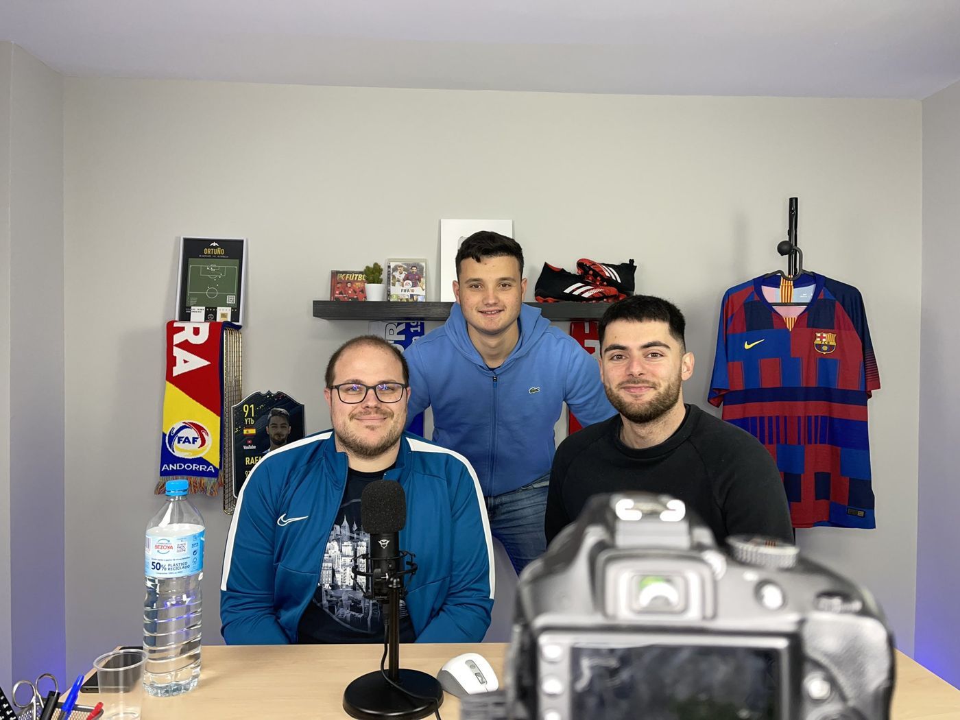 Kiko con Rafael Escrig y Álex Ivars en el estudio del canal